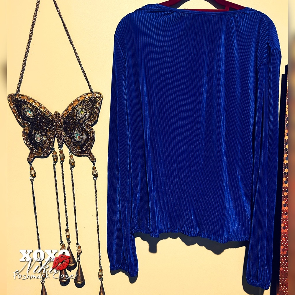 💙Beautiful Blue Blouse💙 - Picture 2 of 5